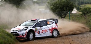 Robert Kubica no se ha visto libre de problemas en el rallye de su país, ante sus fans.