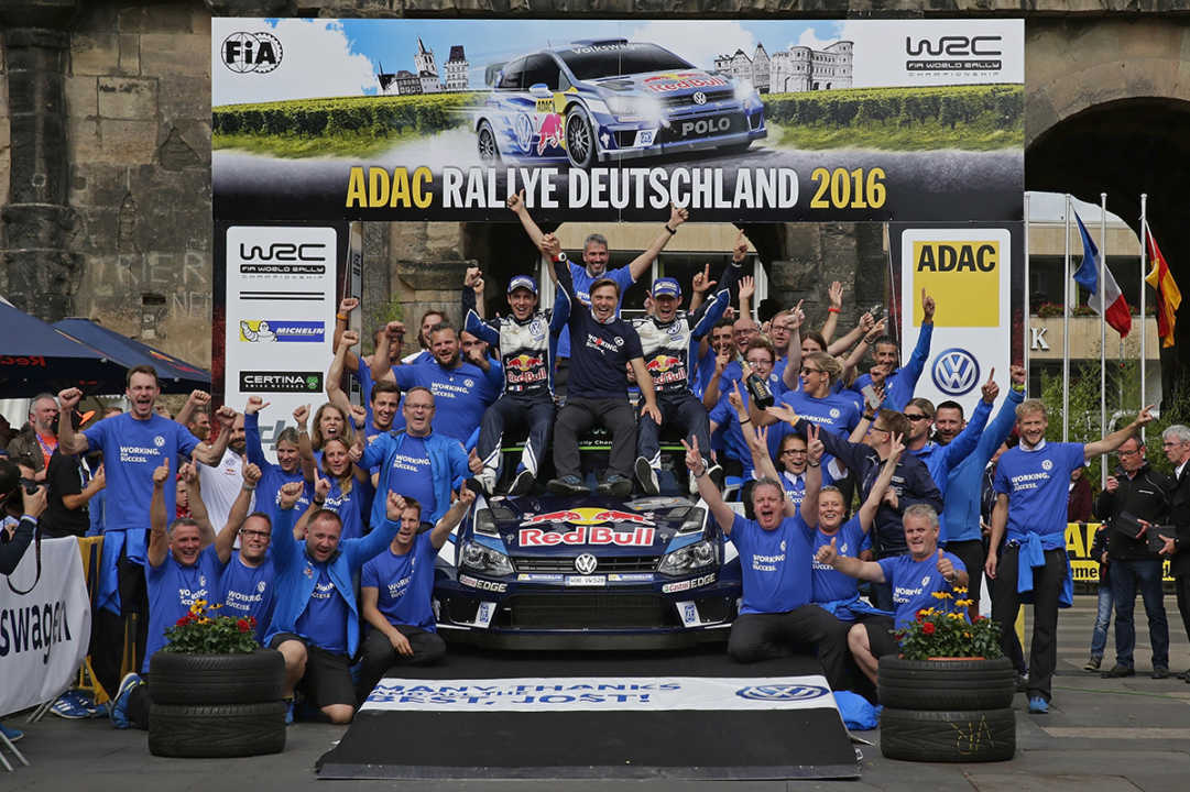 Julien Ingrassia (F), Jost Capito, Sébastien Ogier (F) WRC Rally Germany 2016 Foto: Bodo Kräling