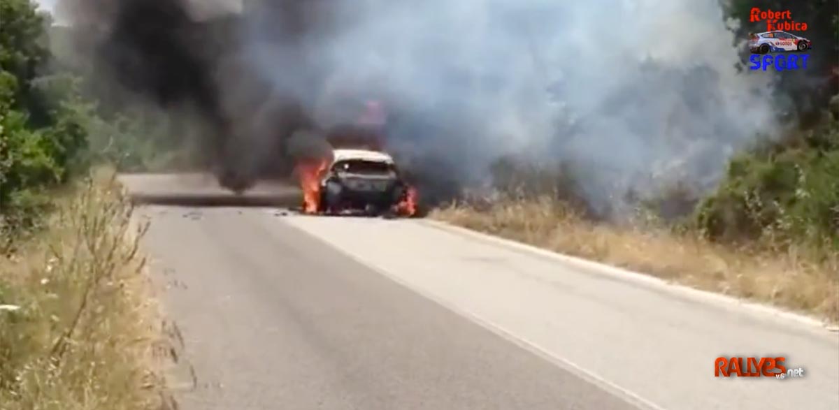 Video, el incendio del coche de Mikko Hirvonen en Cerdeña