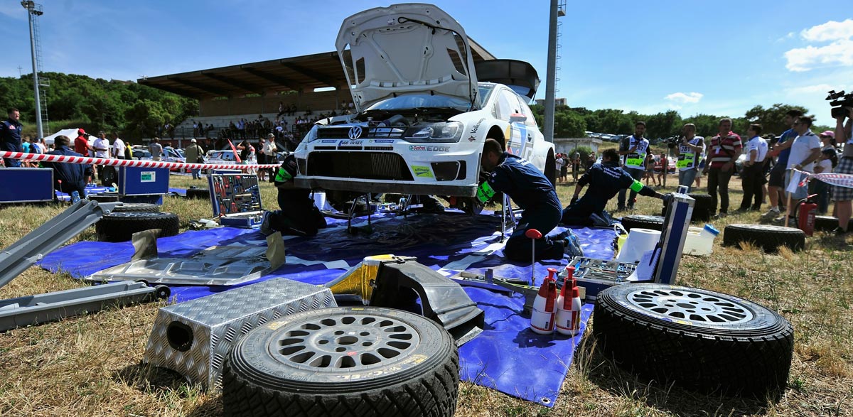 VW, cambio neumáticos, Rallye Italia Cerdeña 2014