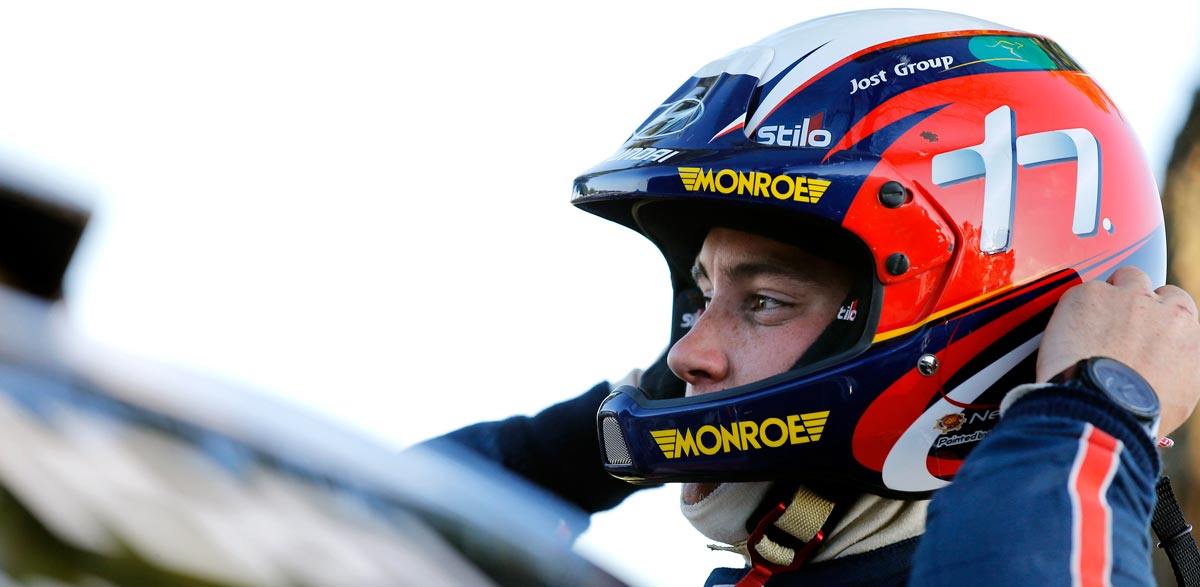 Casco Thierry Neuville