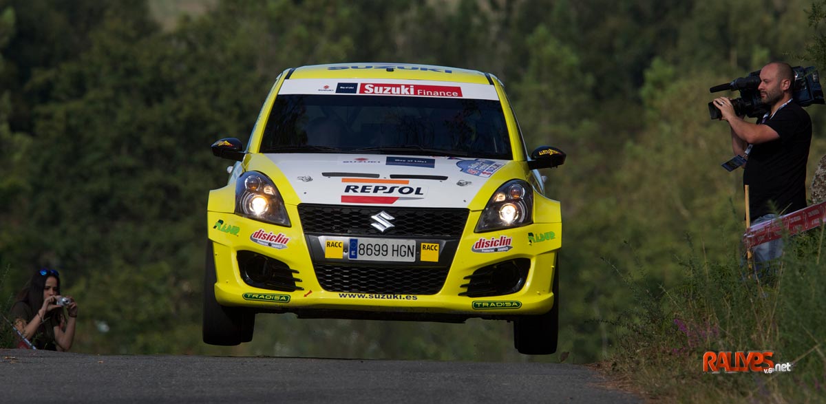 45 Rallye de Ferrol, Gorka Antxustegi gana la División II, Esteban Vallín lidera