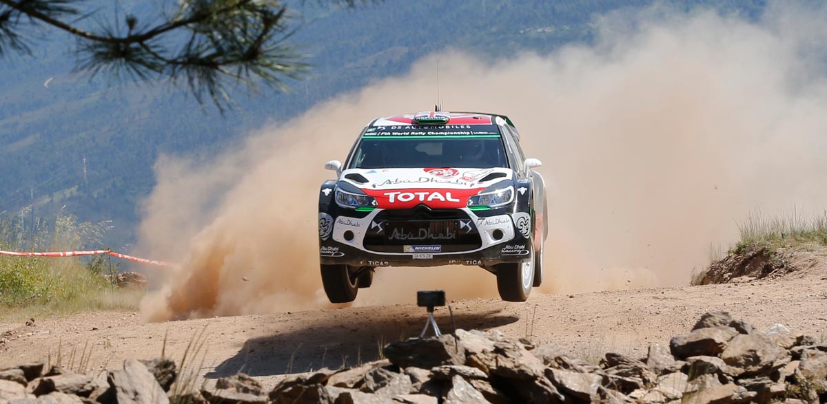 Meeke acecha(ba) a Latvala en el Rallye de Portugal