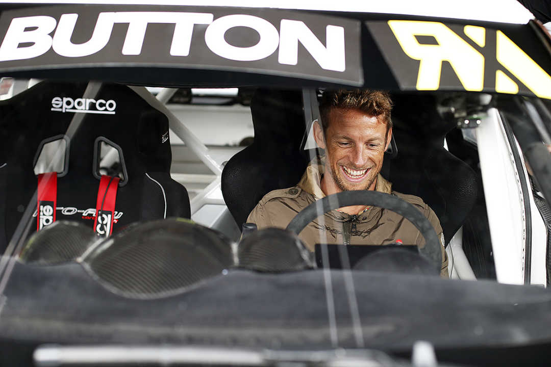 Button y su cara de felicidad tras «tantear» el Rallycross