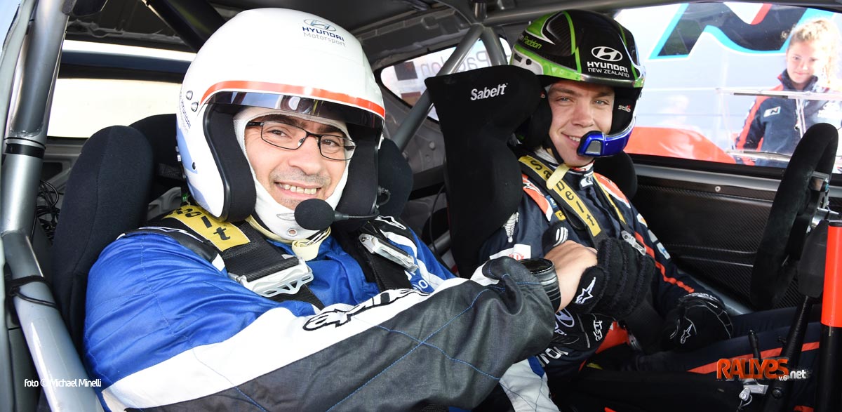 De copiloto con Hayden Paddon en el Hyundai i20 WRC