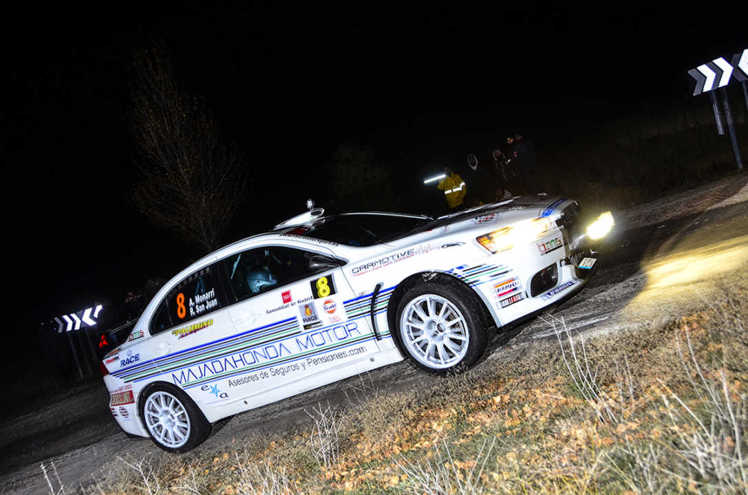 Alberto Monarri con un Mitsubishi EVO X en el Rallye Comunidad de Madrid