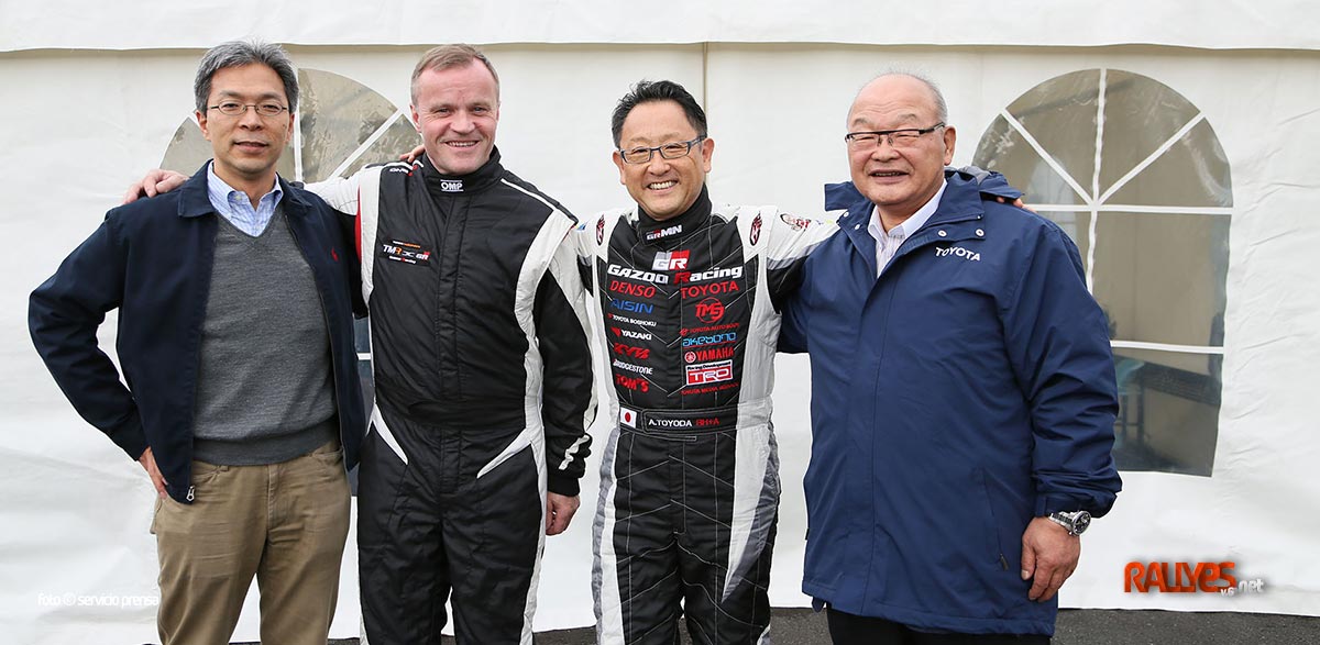 Tommi Makinen visita la sede de Toyota en Japón