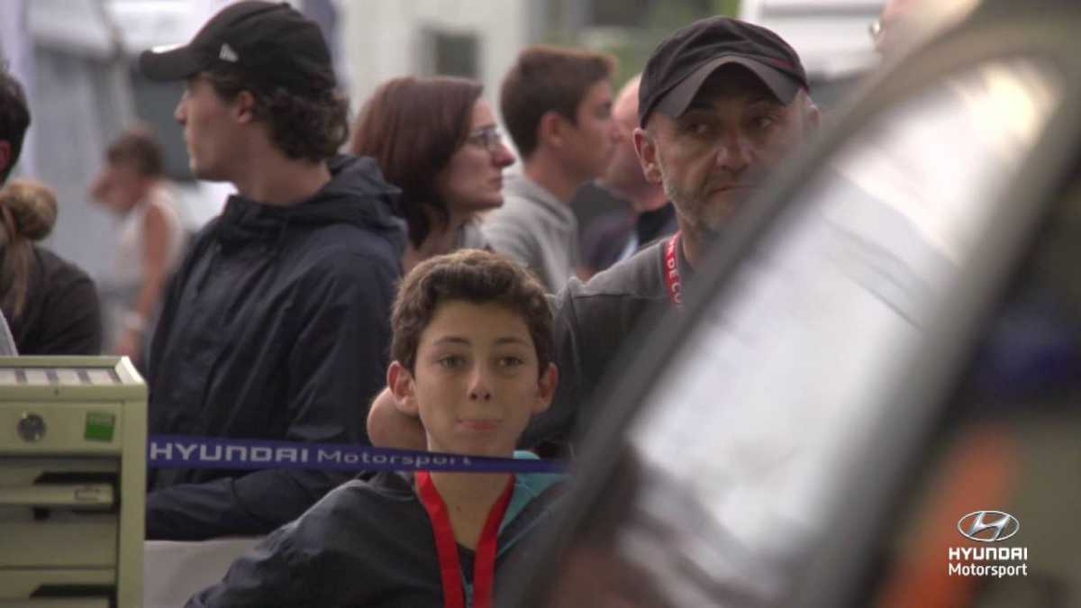 Vídeo, mecánicos de Hyundai en acción