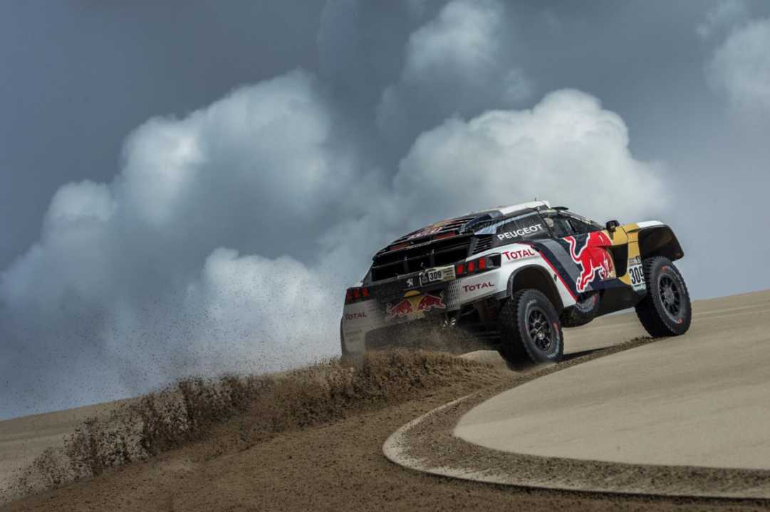 Dakar: «al loro» con Loeb