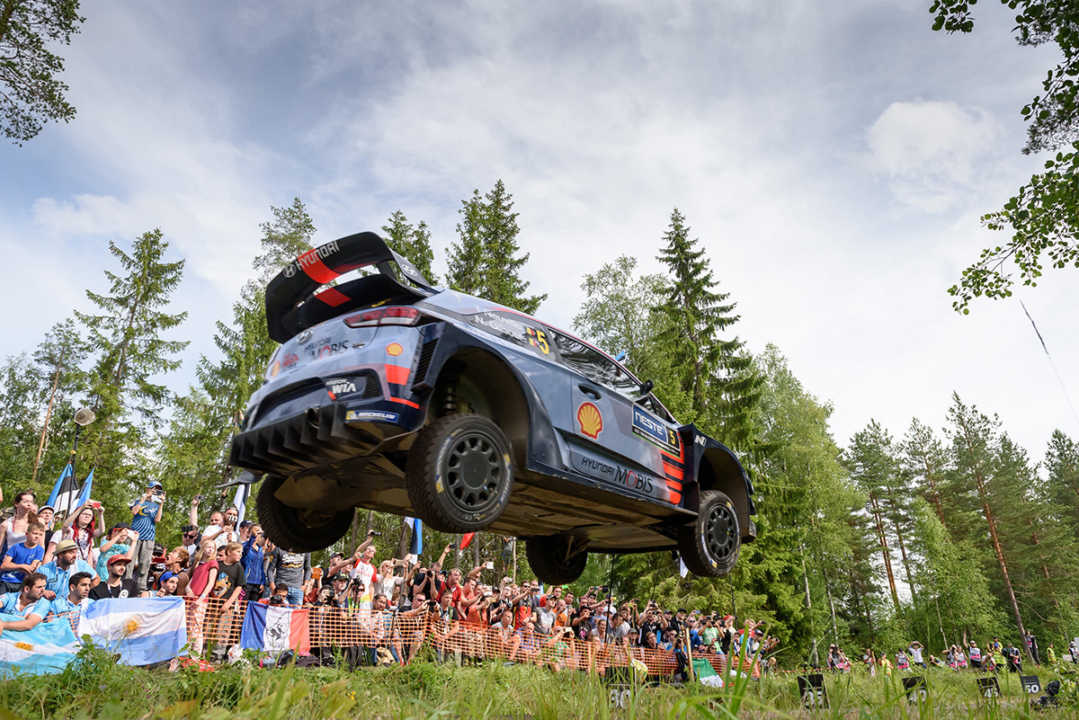 Thierry Neuville: «Nos propusimos sumar más puntos que Ogier y lo conseguimos»