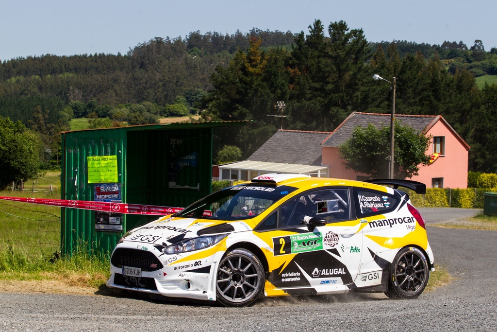 Iago Caamaño empieza mandando en el Rallye Ribeira Sacra